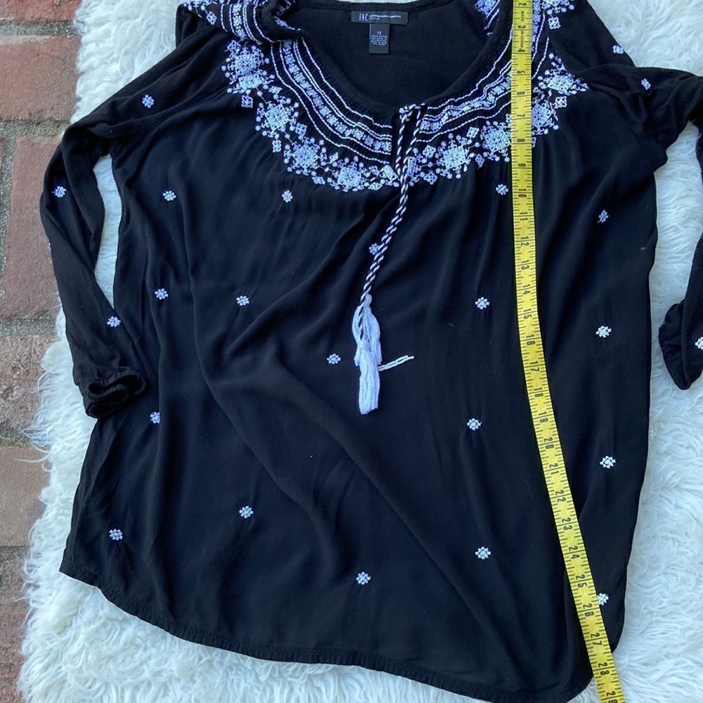 I•N•C Bohemian Long Sleeve Embellished Black & White Pheasant Top Size 1X - Picture 11 of 11